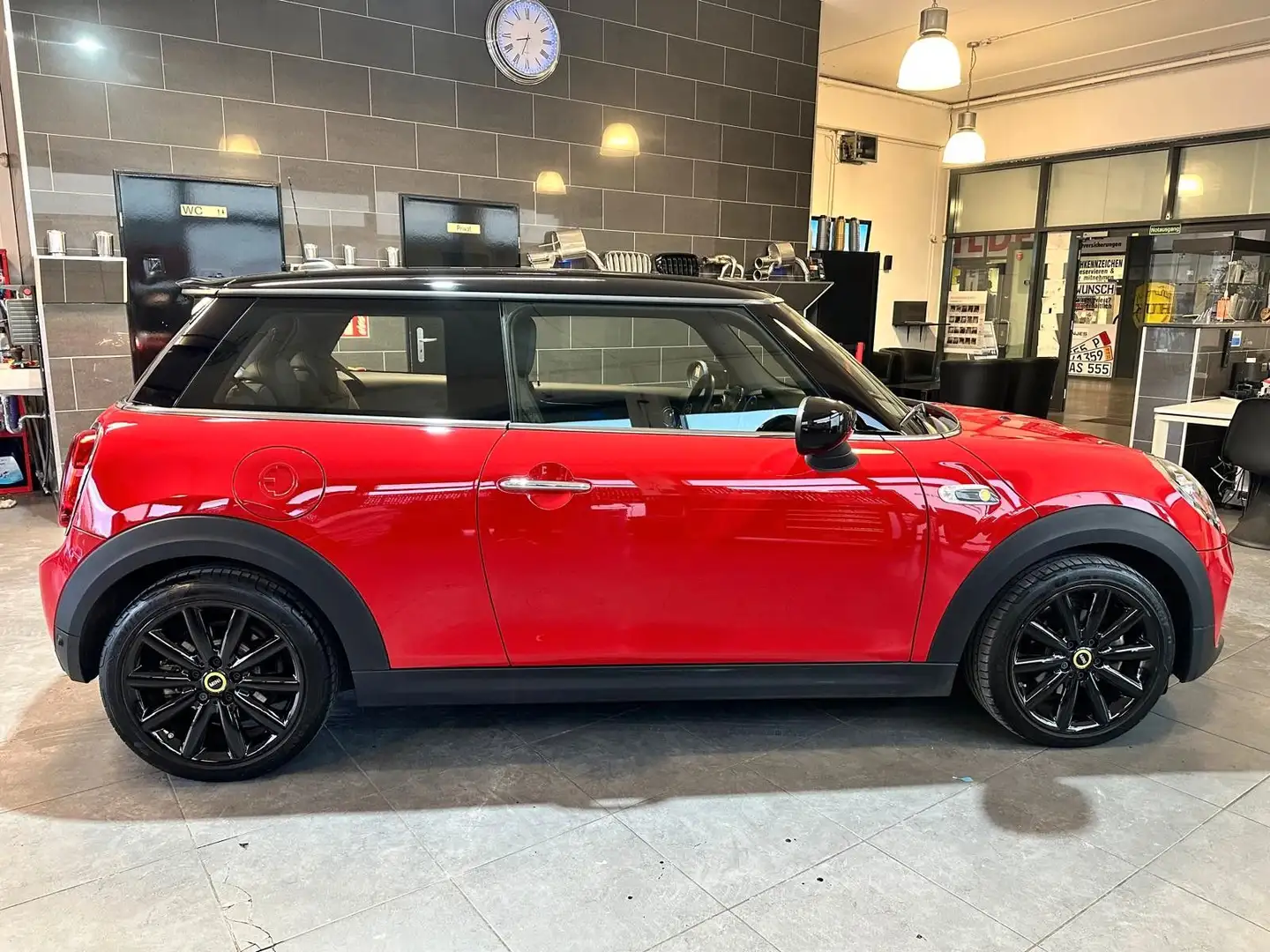 MINI Cooper SE Cooper SE Trim M Navi Automatik Digi Rot - 2