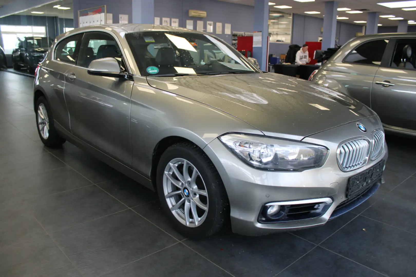 BMW 120 120i Urban line Grau - 1