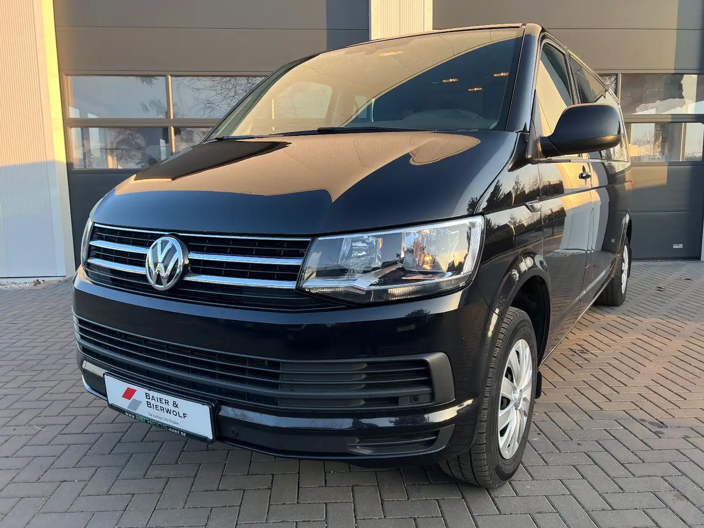 Volkswagen T6 Caravelle Comfortline lang Navi PDC MwSt. 8SP Schwarz - 2