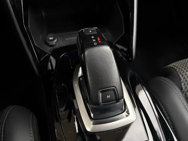 Peugeot 208 view 9