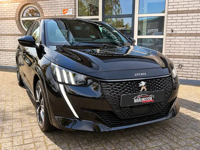 Peugeot 208 view 3
