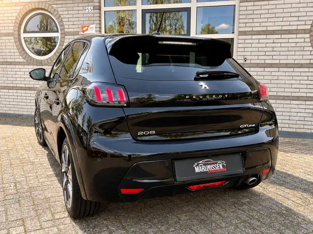 Peugeot 208 view 4