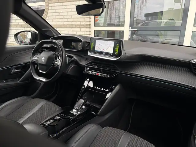Peugeot 208 view 17