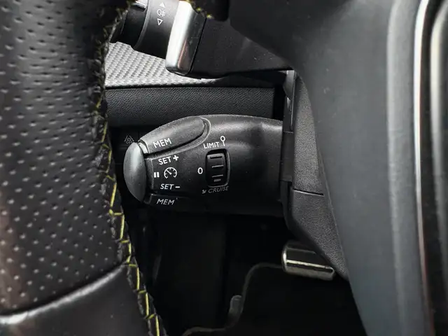 Peugeot 208 view 13