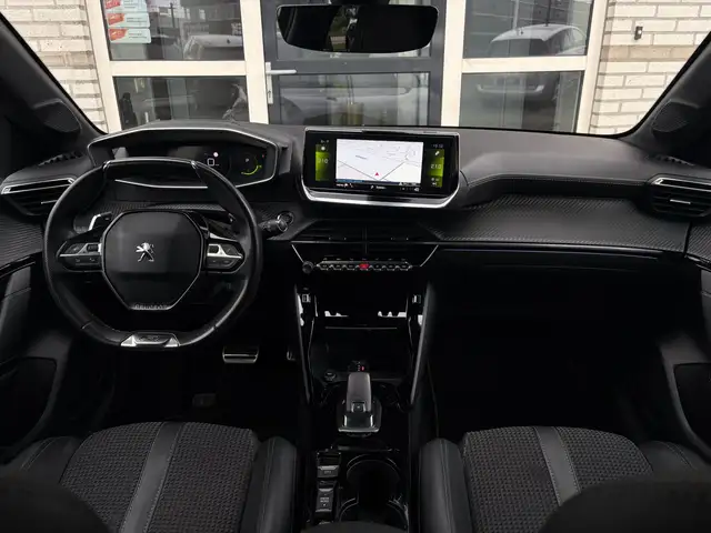 Peugeot 208 view 5