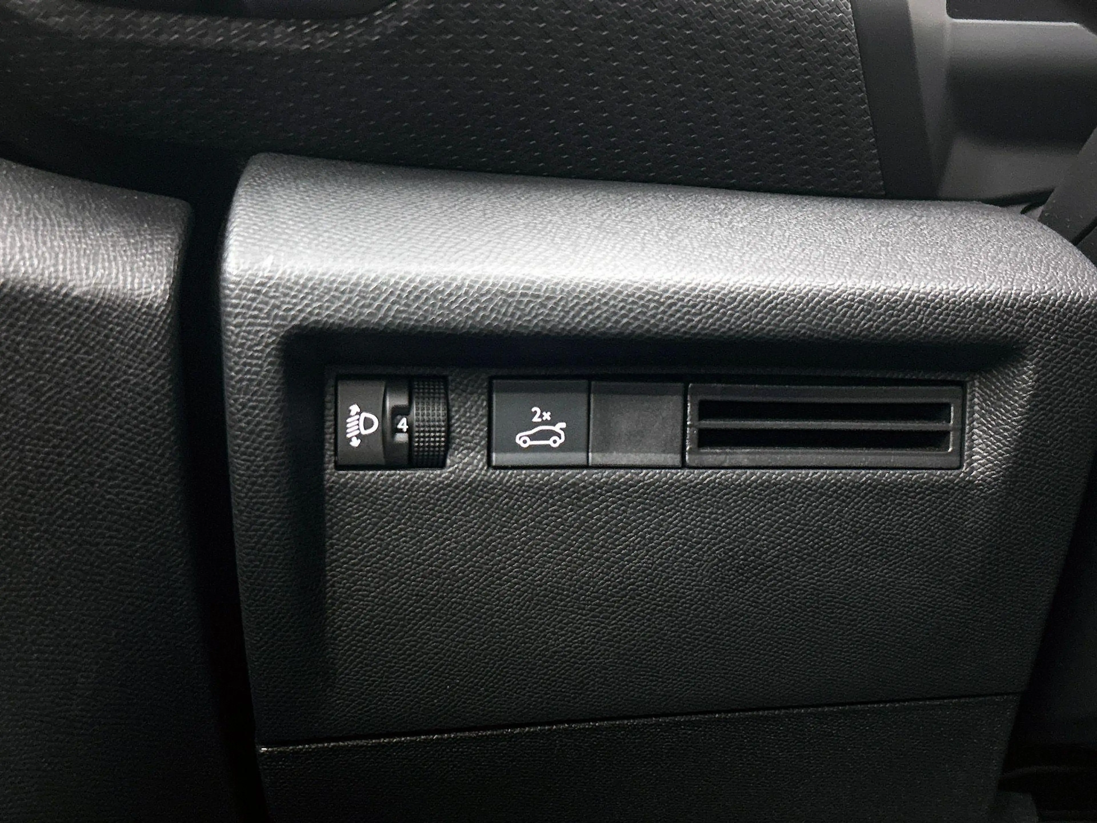 Citroen C4 X 1.2 Hybrid 145 Business CAMERA | NAVI & CARPLAY | — photo 27
