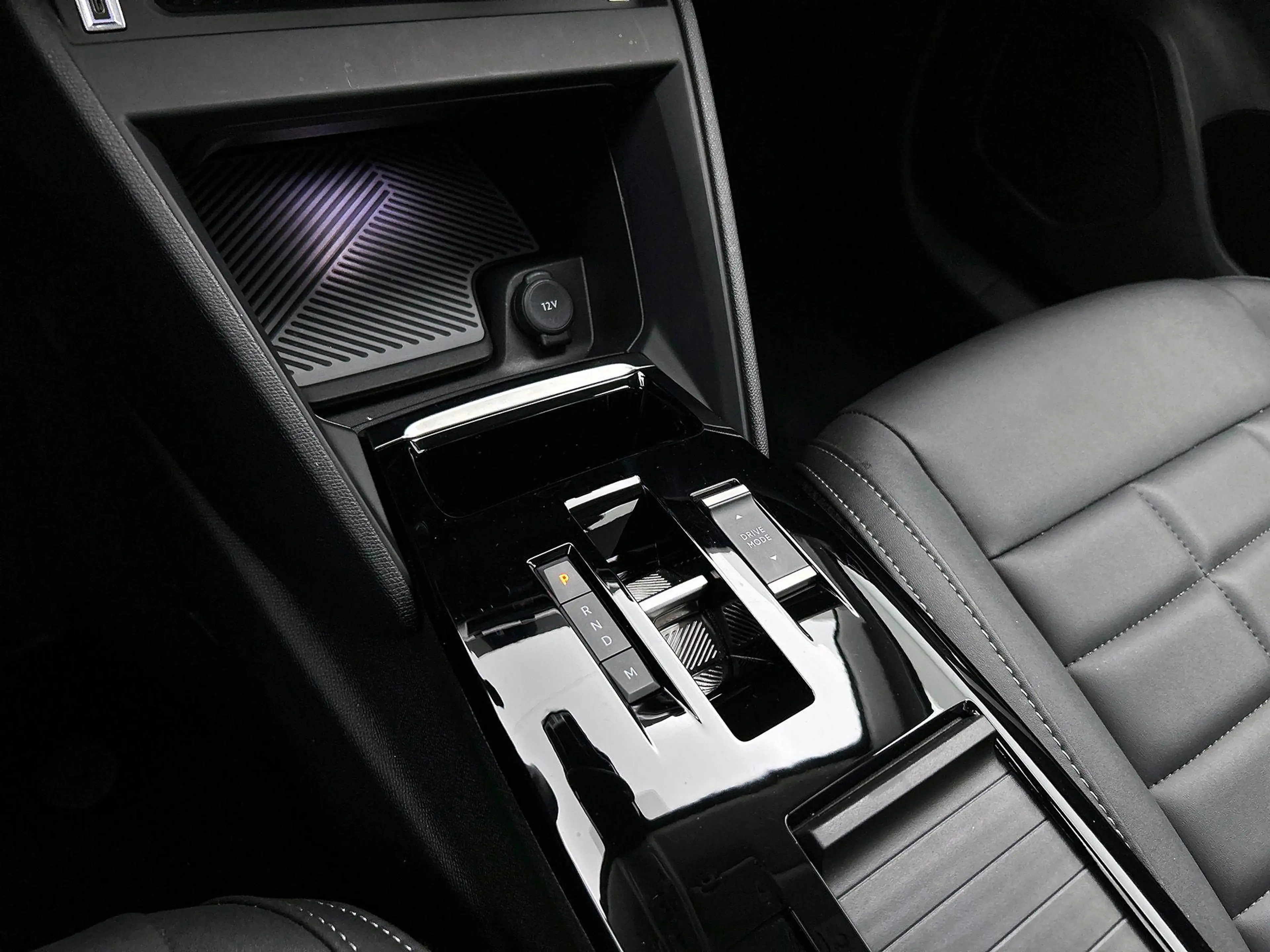 Citroen C4 X 1.2 Hybrid 145 Business CAMERA | NAVI & CARPLAY | — photo 23