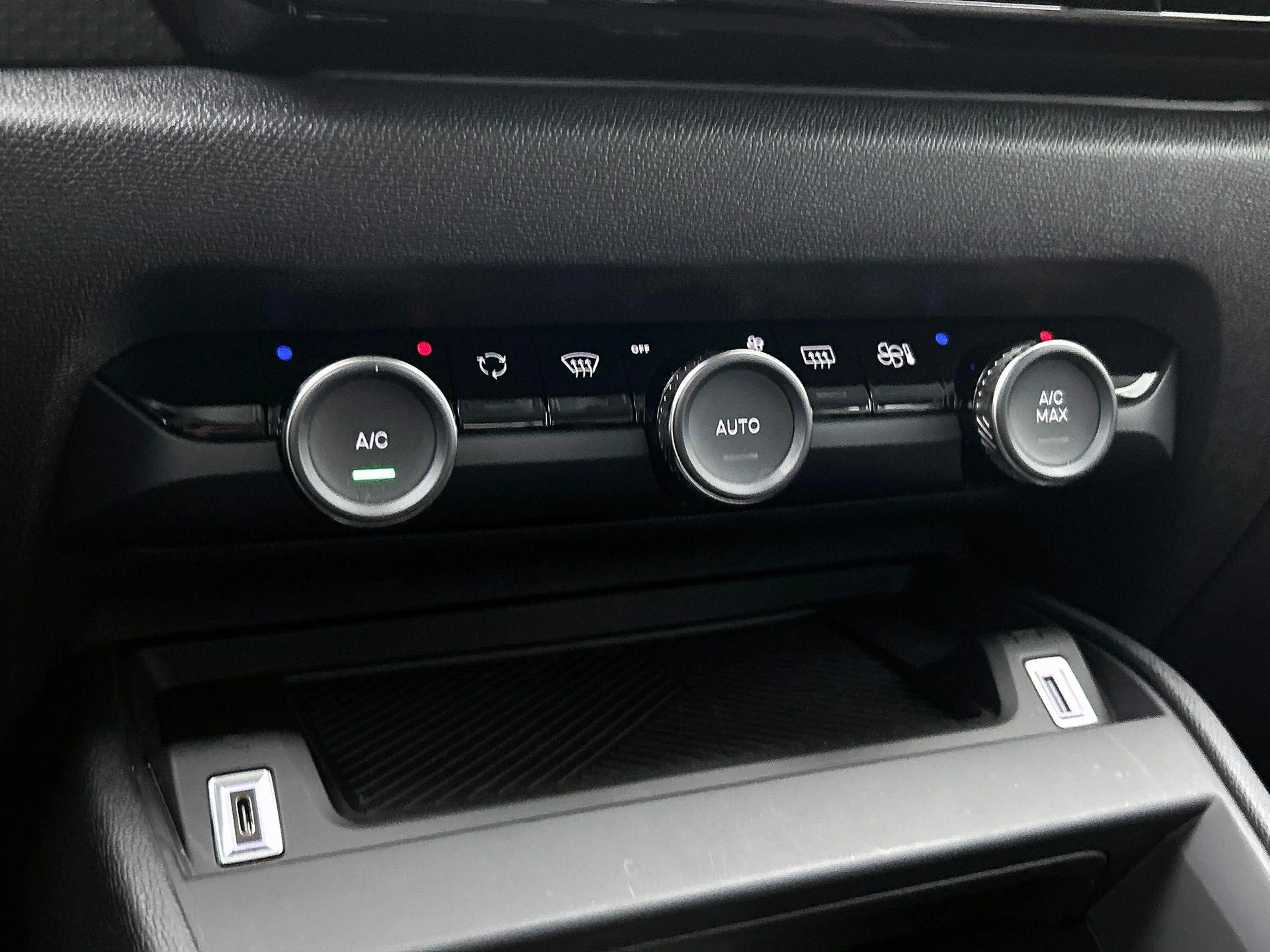 Citroen C4 X 1.2 Hybrid 145 Business CAMERA | NAVI & CARPLAY | — photo 26