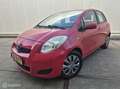 Toyota Yaris 1.3 VVTi Dynamic Automaat / Airco / NAP Rood - thumbnail 1