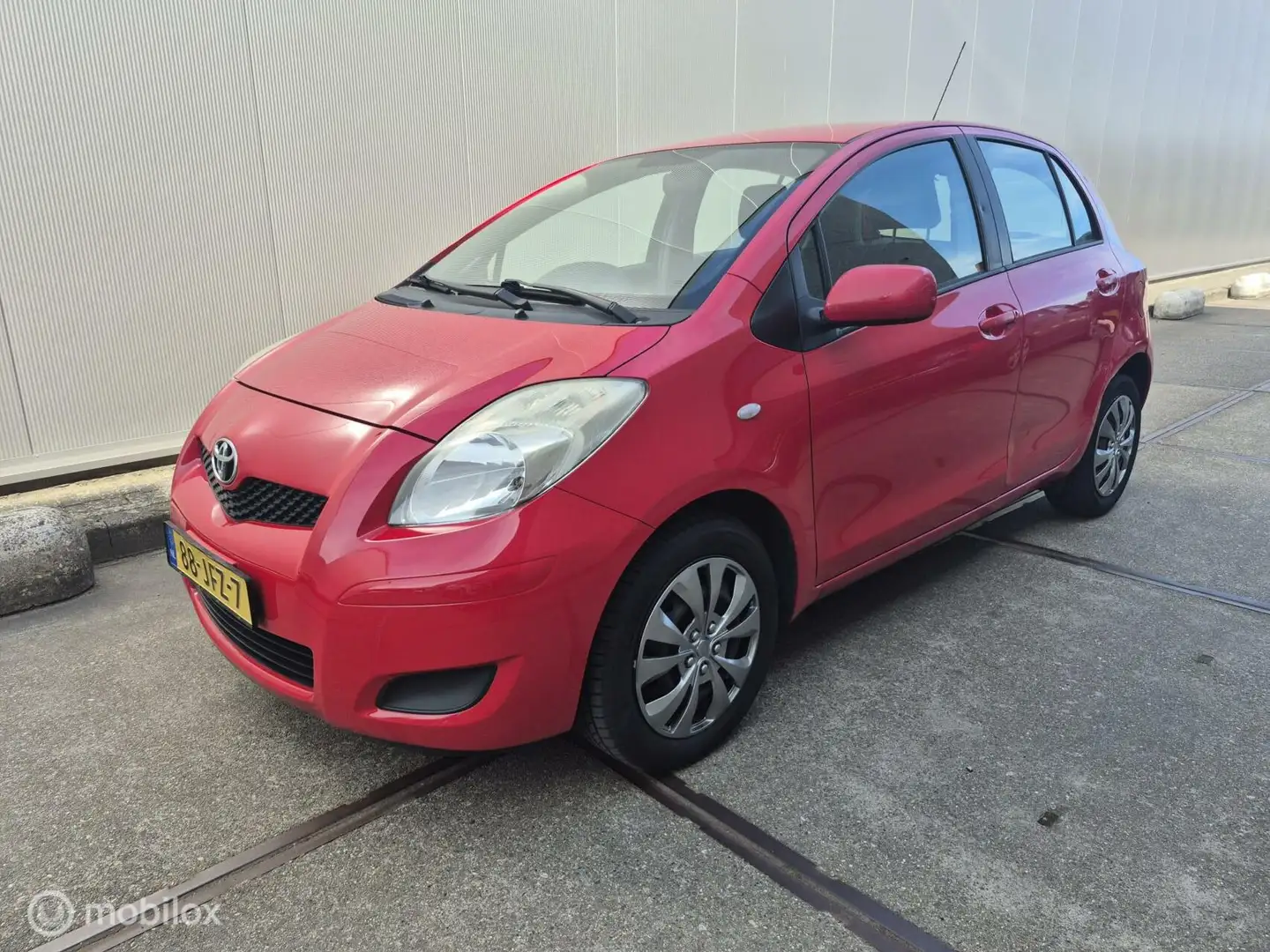 Toyota Yaris 1.3 VVTi Dynamic Automaat / Airco / NAP Rood - 2