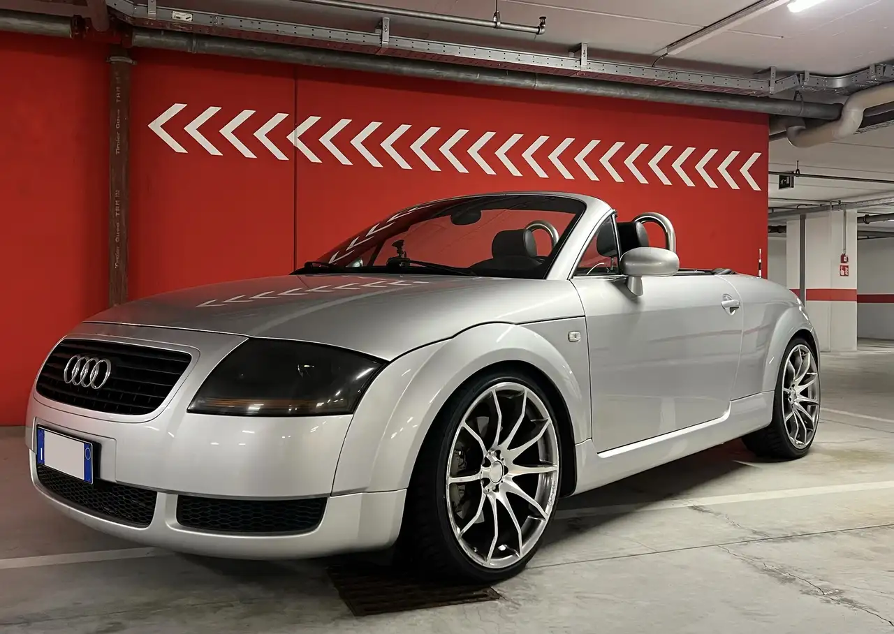 Audi TT Roadster 1.8t SLine Cabrio 18+19“ Tomason, foto 2