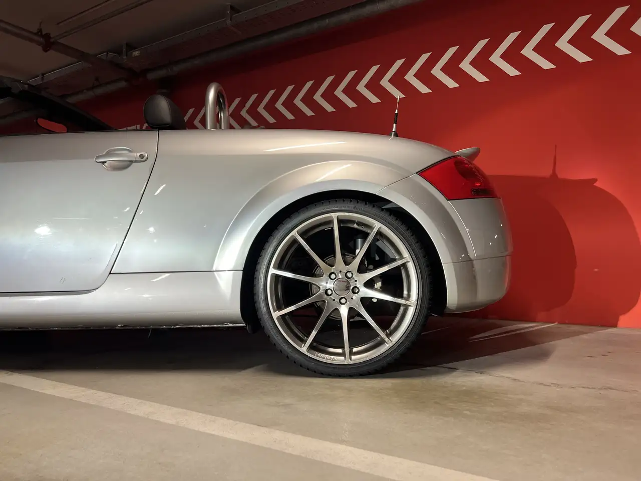 Audi TT Roadster 1.8t SLine Cabrio 18+19“ Tomason, foto 6