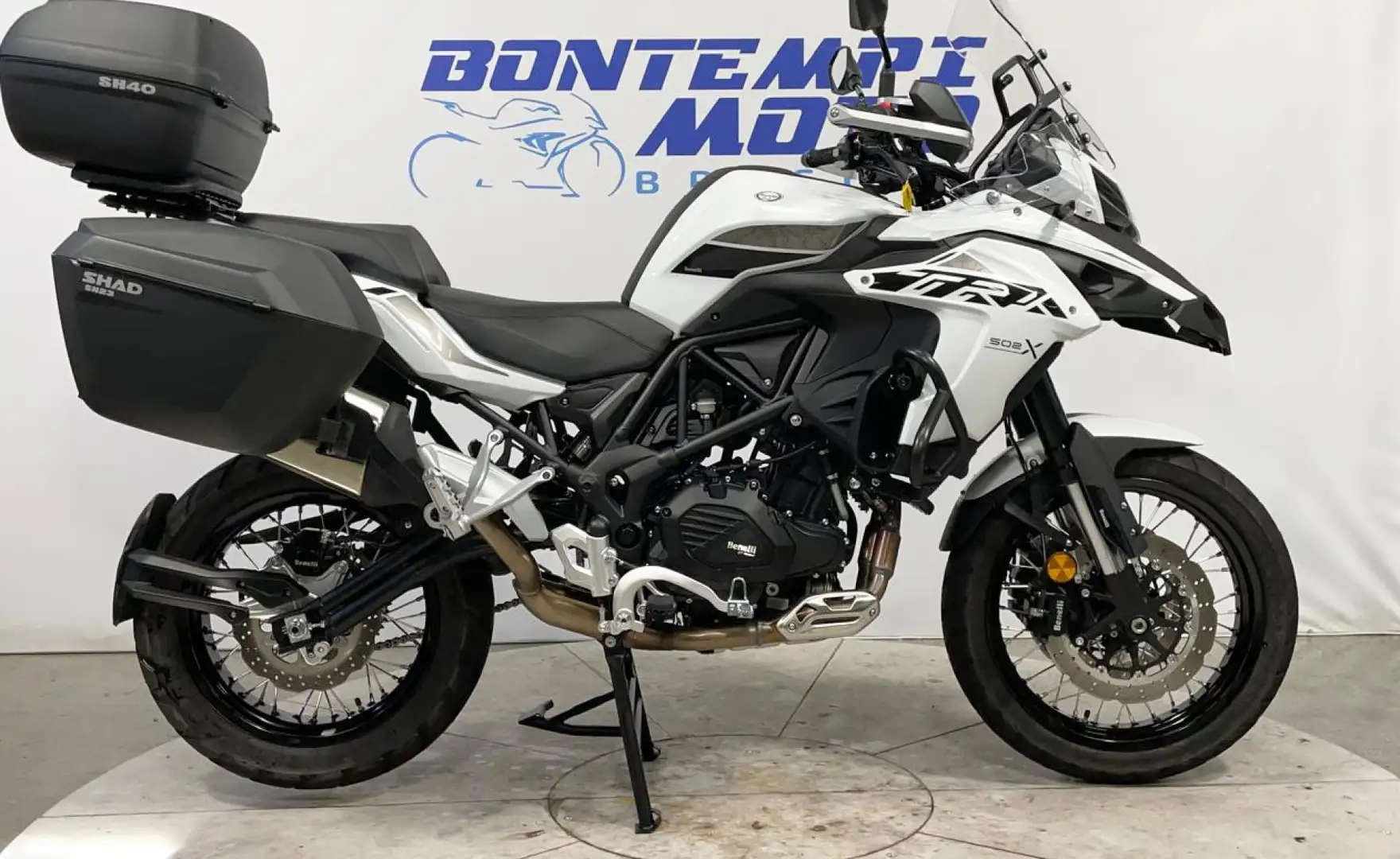 Benelli TRK 502 2024 - PAT A2 - SOLO 1400 KM !!! - TRIS VALIGIE Blanc - 1