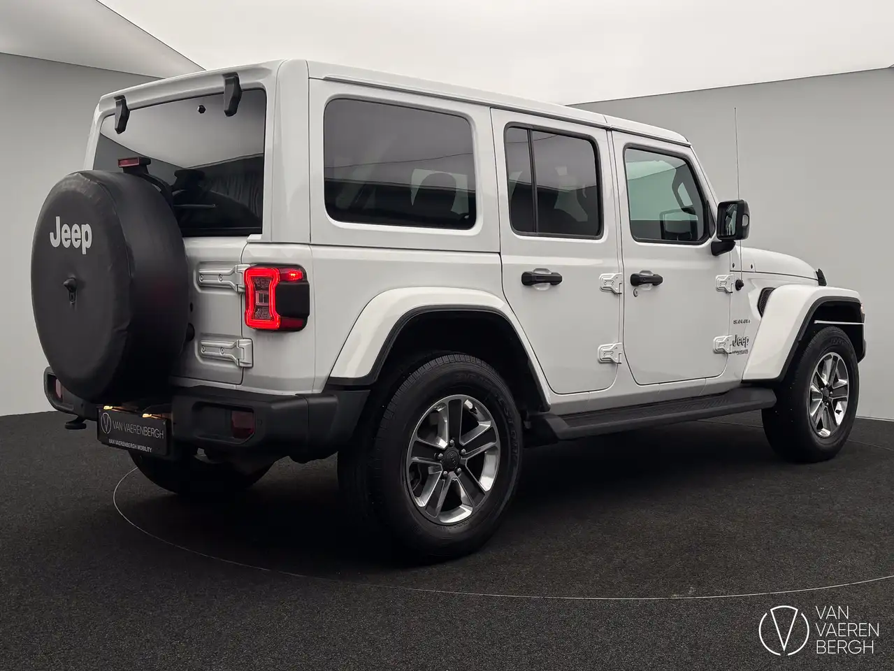 Jeep Wrangler UNLIMITED SAHARA/ LICHTE VRACHT — foto 2