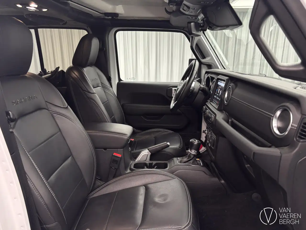 Jeep Wrangler UNLIMITED SAHARA/ LICHTE VRACHT — foto 3