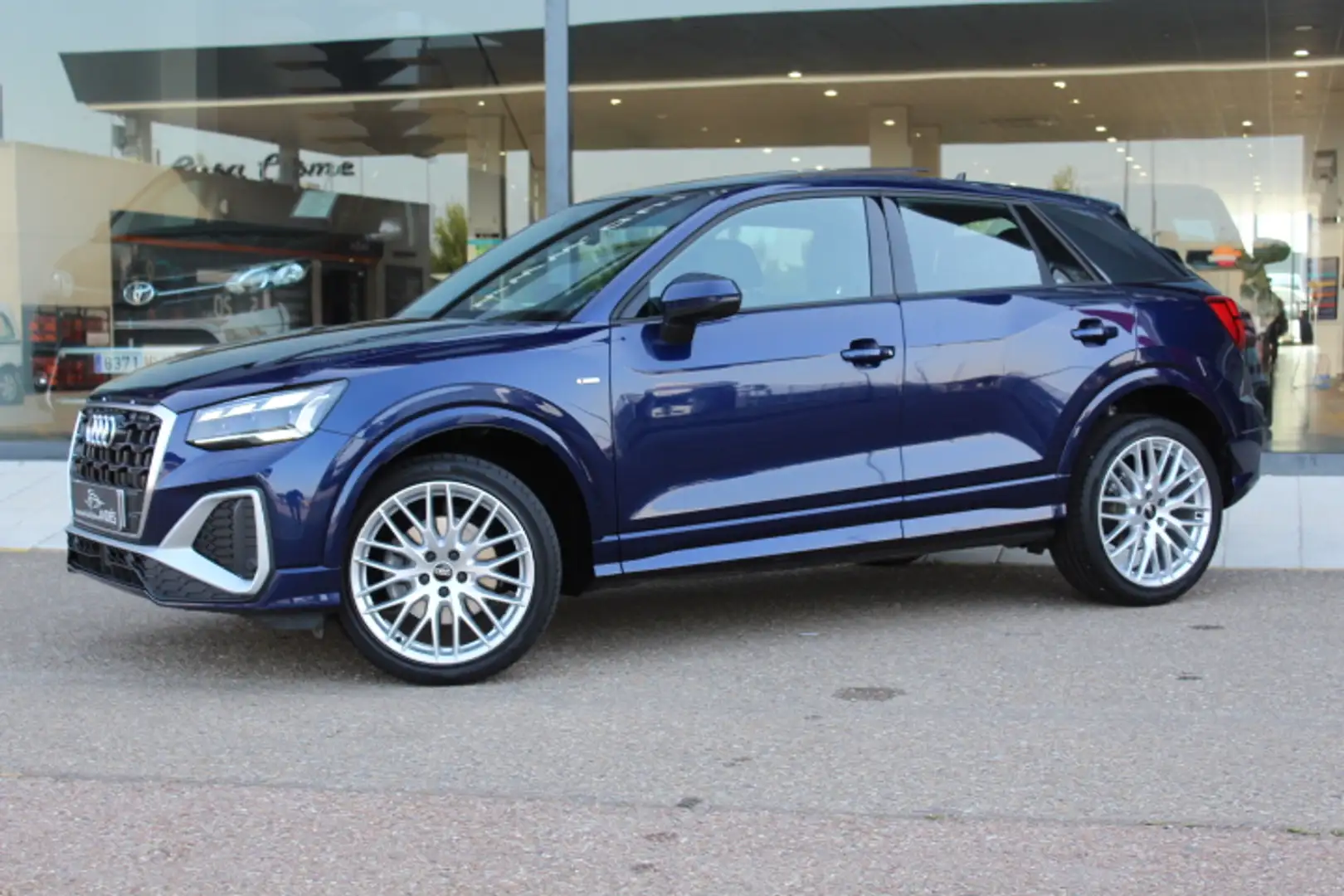Audi Q2 35 TFSI Adrenalin S tronic 110kW Azul - 2
