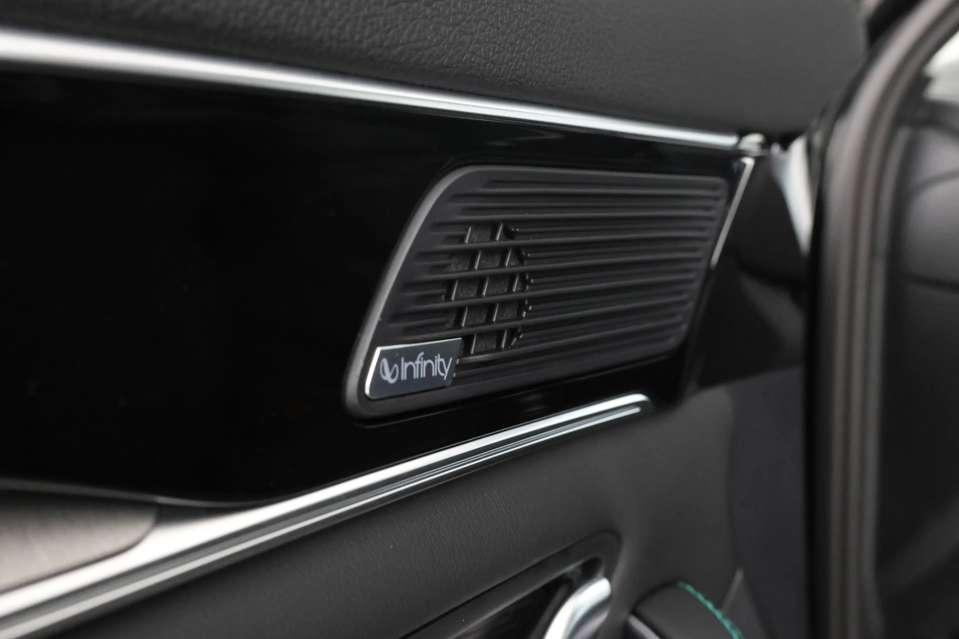 BYD Seal U 1.5 DM-i FWD Boost Full Black! — photo 19
