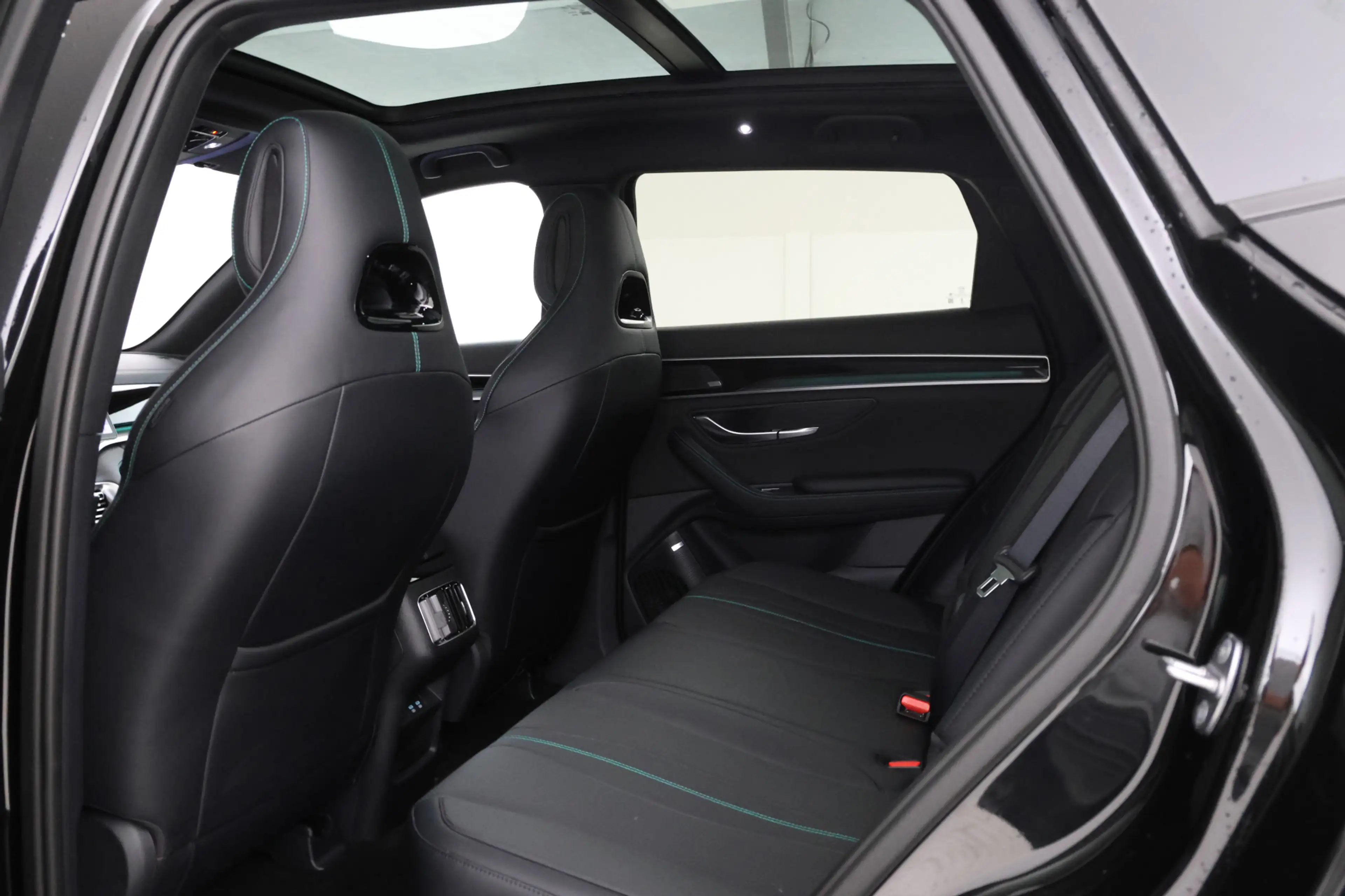 BYD Seal U 1.5 DM-i FWD Boost Full Black! — photo 39