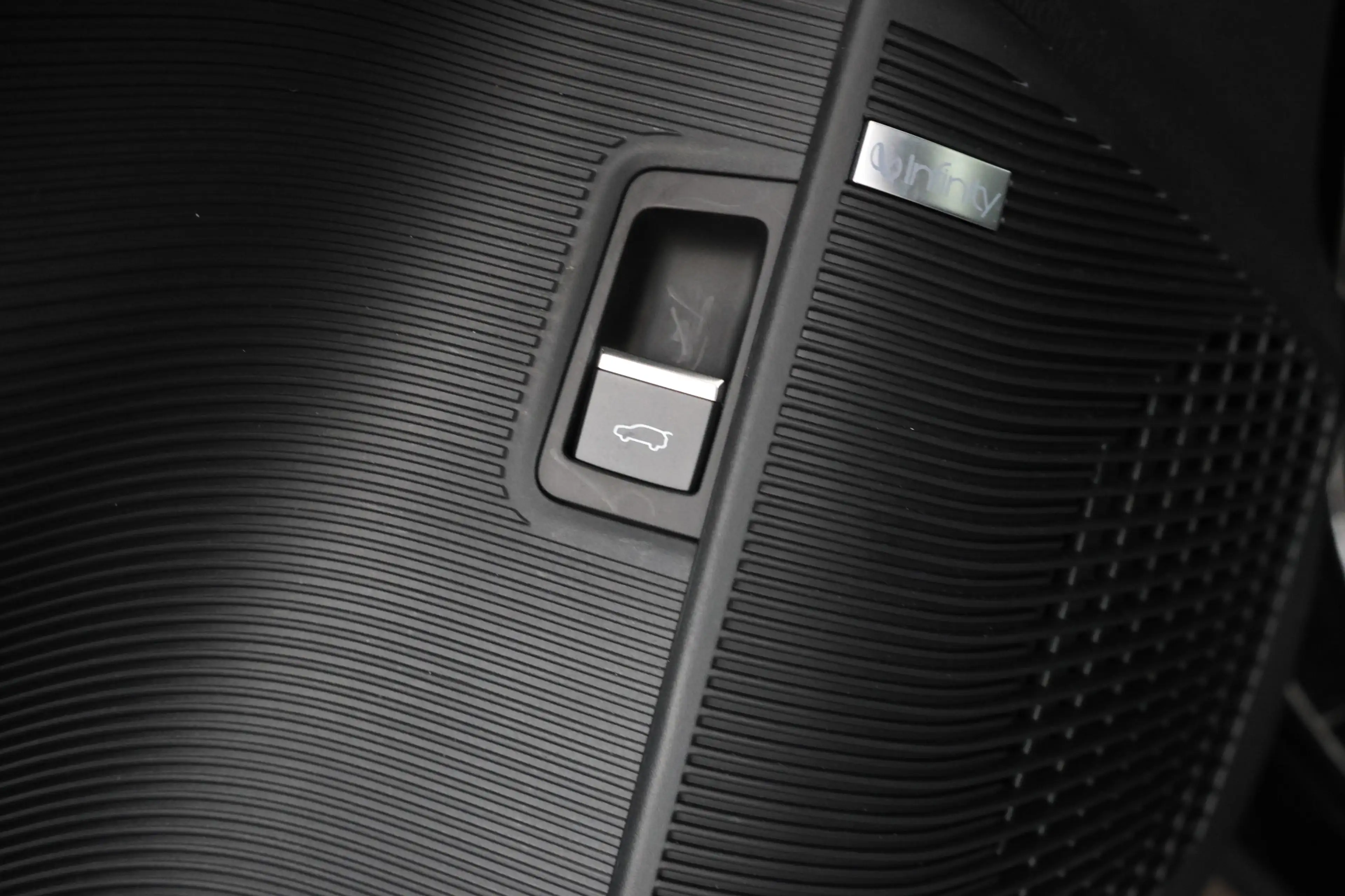 BYD Seal U 1.5 DM-i FWD Boost Full Black! — photo 17