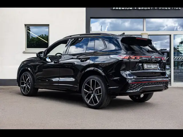 Volkswagen Tiguan view 3