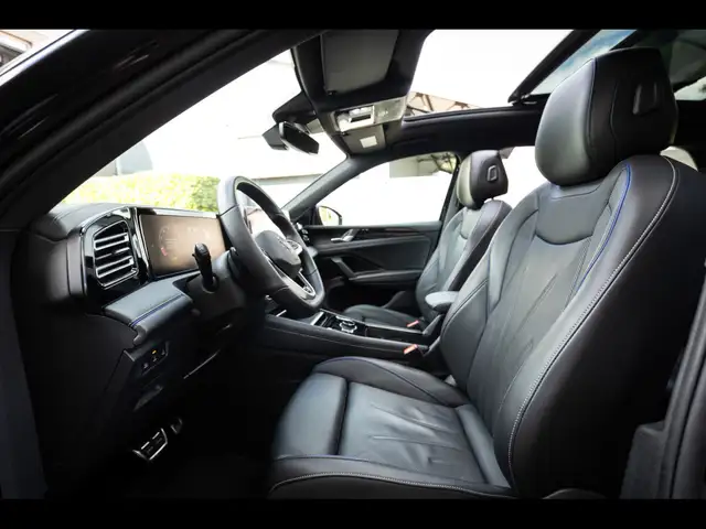 Volkswagen Tiguan view 12