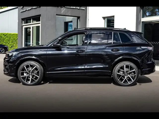 Volkswagen Tiguan view 2