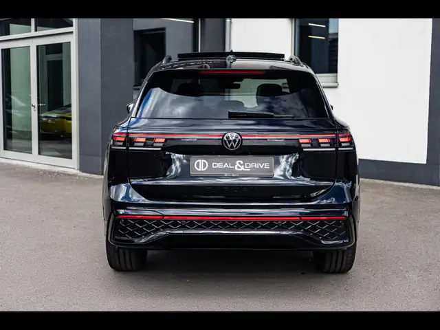 Volkswagen Tiguan view 4
