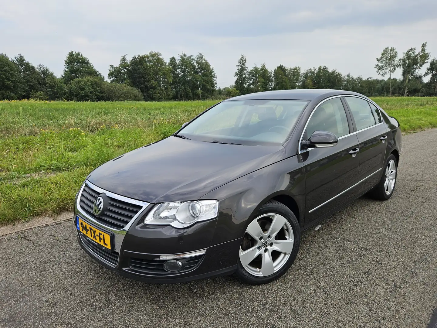 Volkswagen Passat 2.0 TFSI Sportline Business Bruin - 1