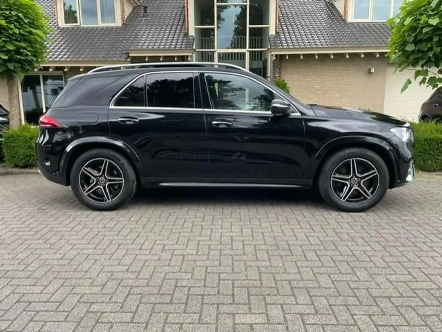 Mercedes-Benz GLE 450 4MATIC AMG LINE PANO LED NAVI CAMEA Zwart - 2