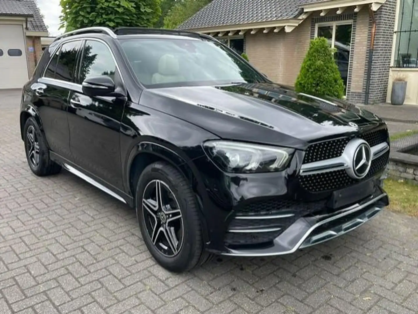 Mercedes-Benz GLE 450 4MATIC AMG LINE PANO LED NAVI CAMEA Zwart - 1