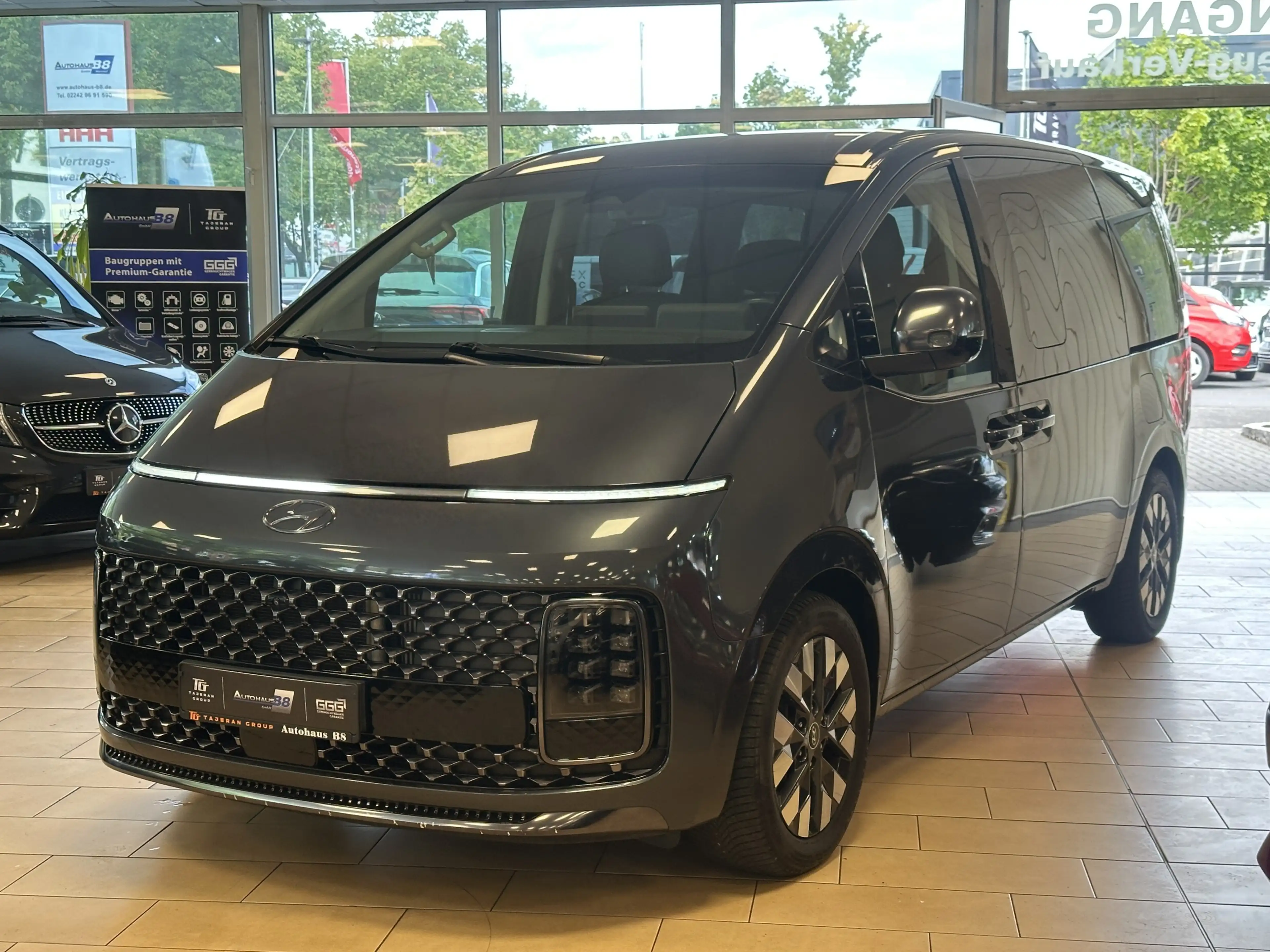 Hyundai STARIA Signature*4WD*GARANTIE*NSCC*BOSE*Leder*