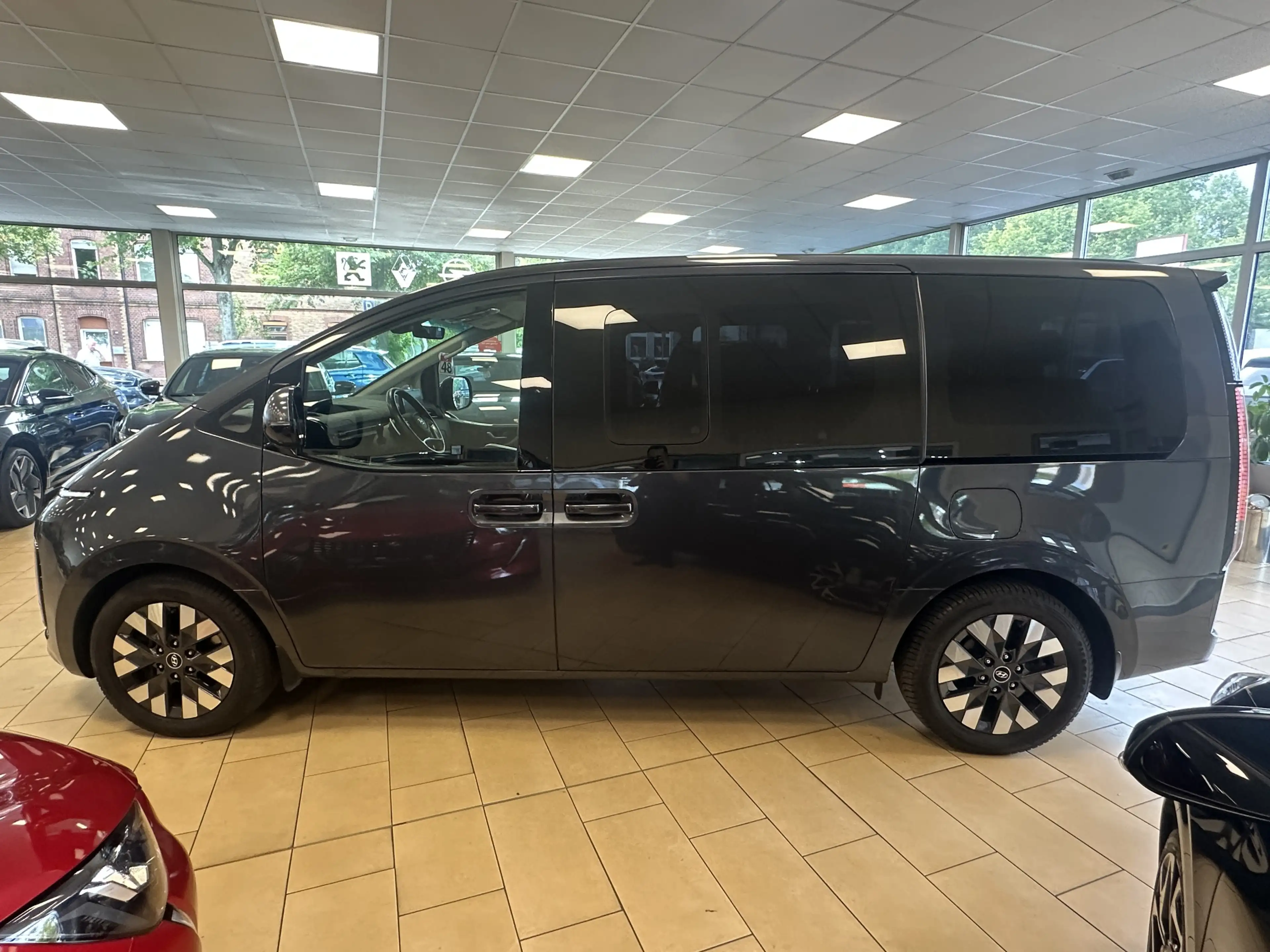 Hyundai STARIA Signature*4WD*GARANTIE*NSCC*BOSE*Leder* — photo 9