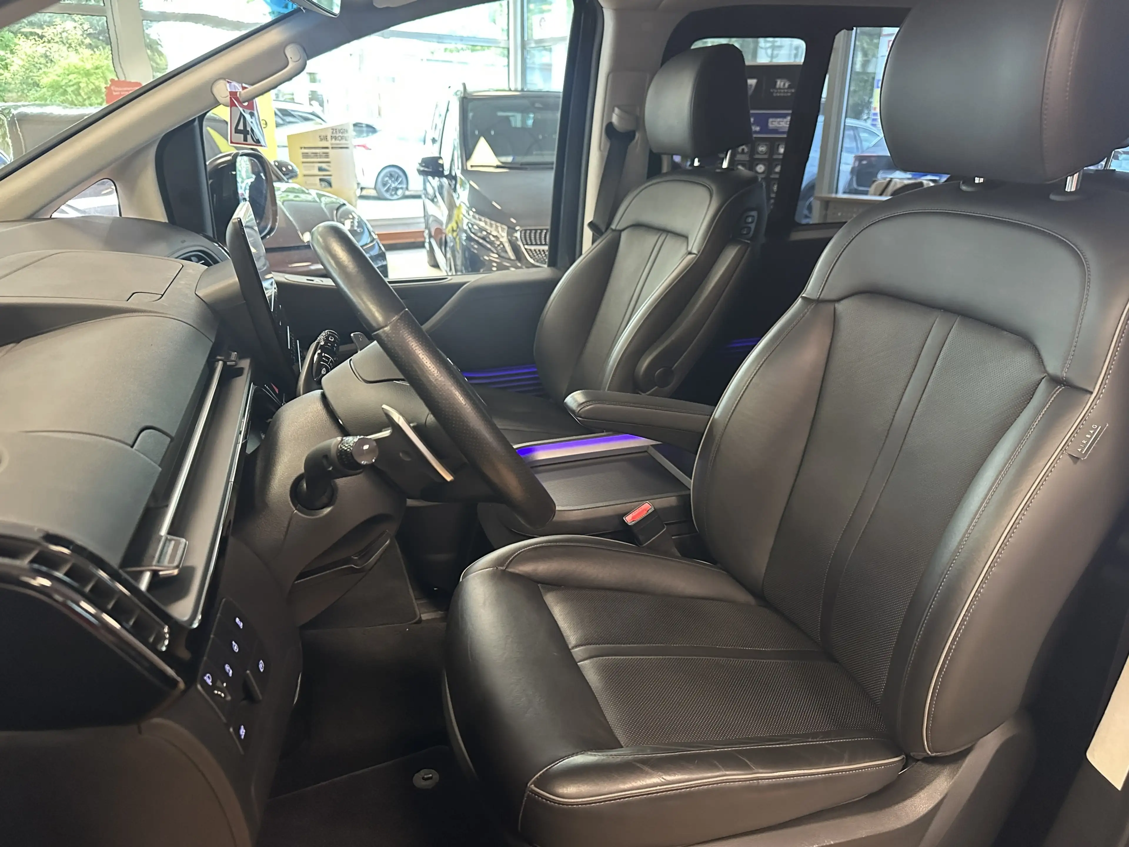 Hyundai STARIA Signature*4WD*GARANTIE*NSCC*BOSE*Leder* — photo 13