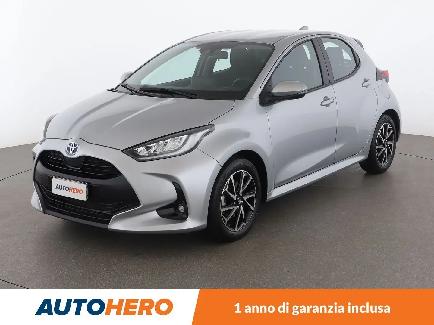 Toyota Yaris 1.5 Hybrid Trend FHEV Grijs - 1