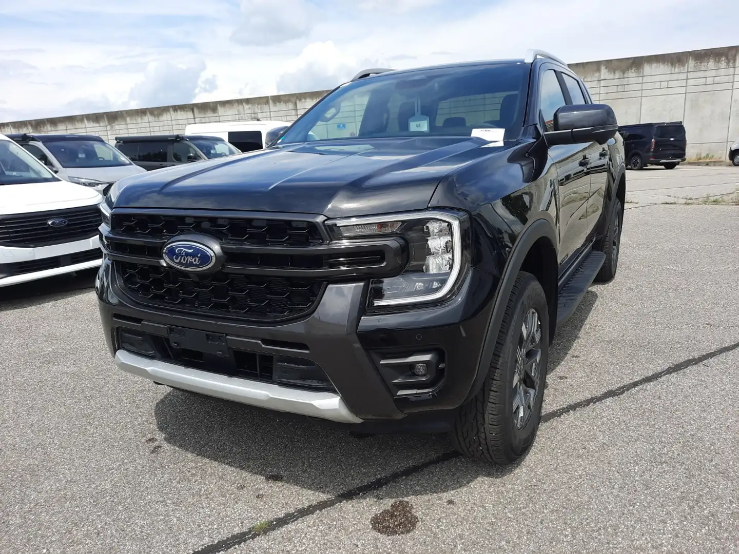 Ford Ranger DOKA Wildtrak 2.3l PHEV LED 360°Kamera crna - 2
