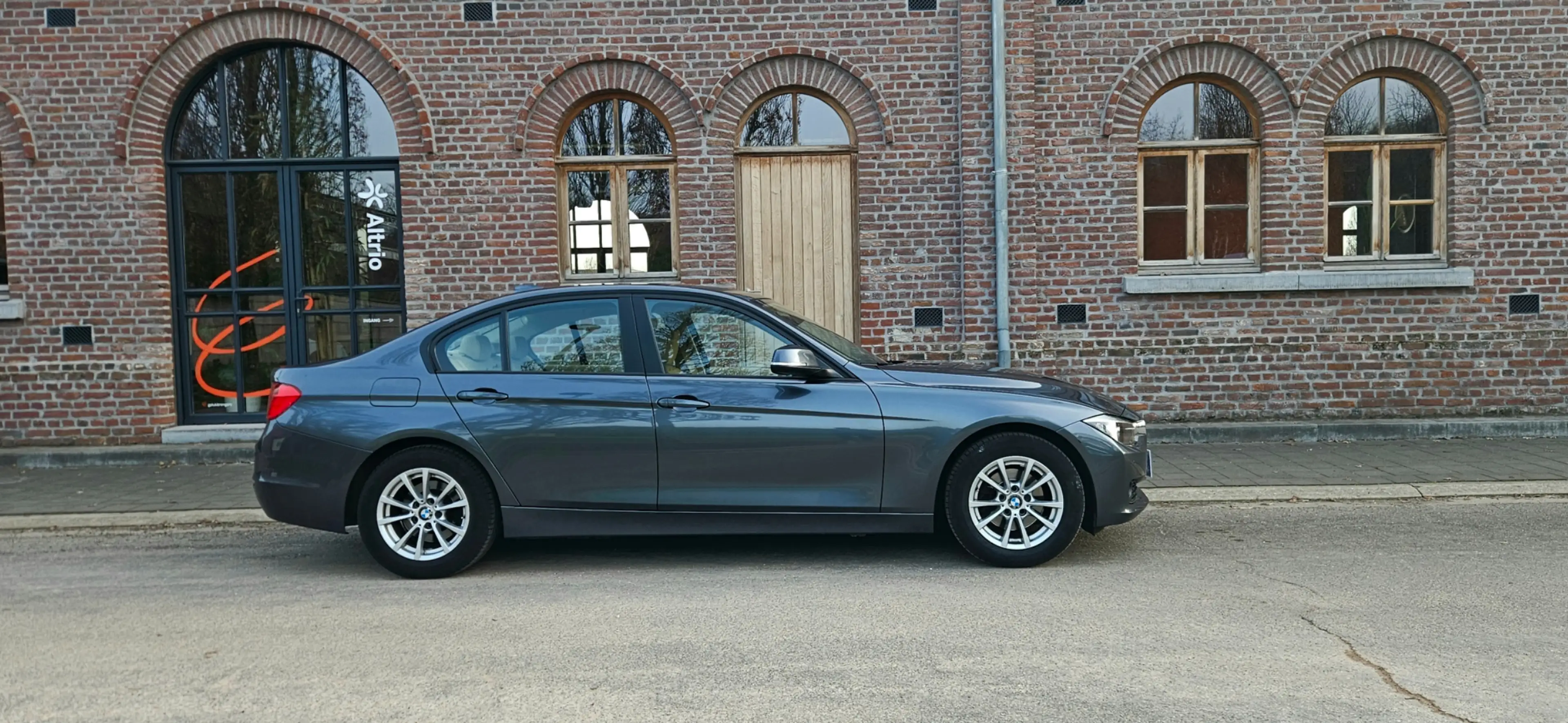BMW 316 d IN UITZONDERLIJK NIEUWSTAAT !!! ** 49500KM — photo 2