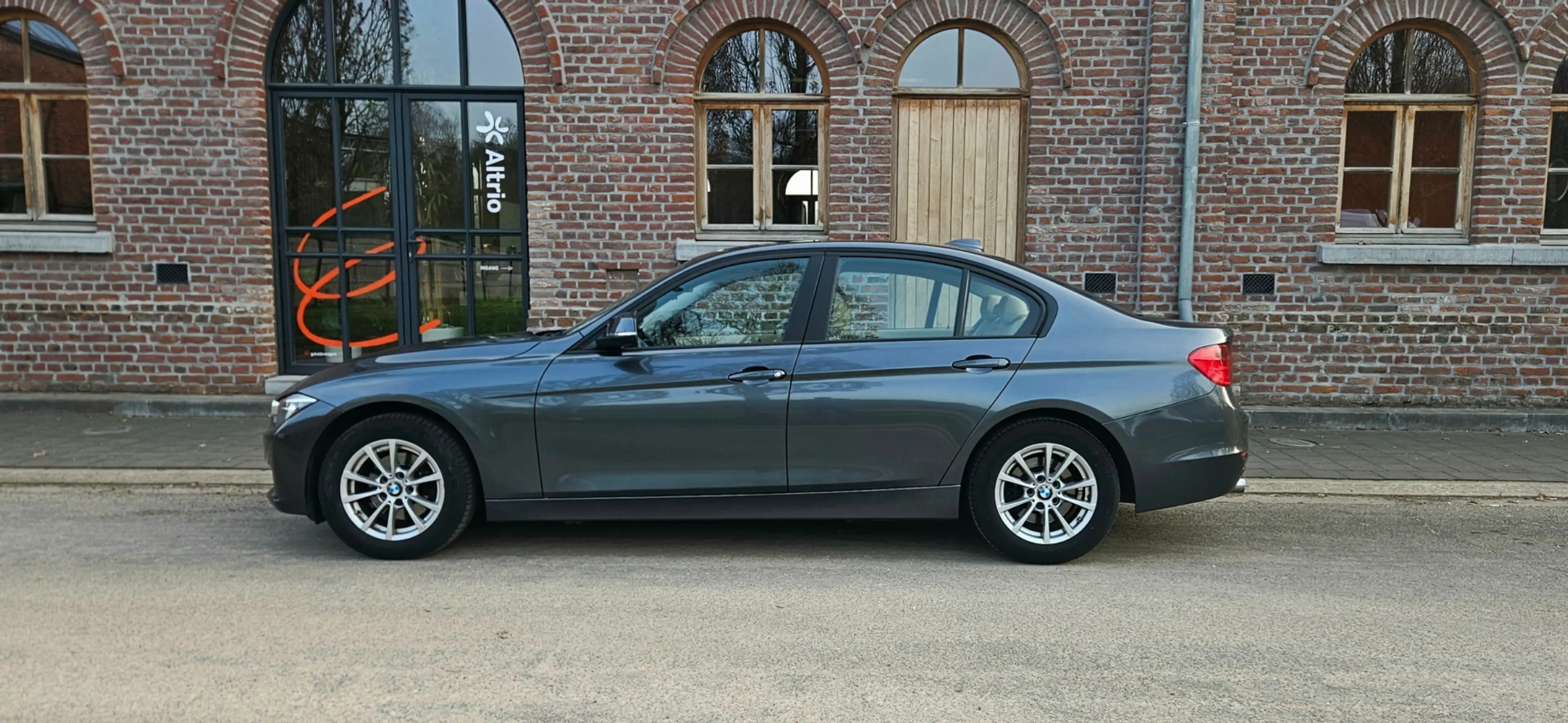 BMW 316 d IN UITZONDERLIJK NIEUWSTAAT !!! ** 49500KM — photo 5