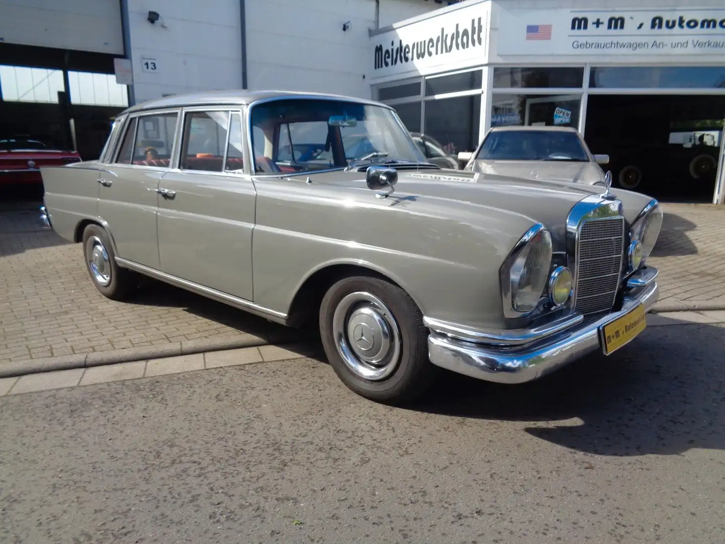 Mercedes-Benz 230 S Typ111 Heckfosse SSD TÜV + H-Zul. TOP Zust. Grijs - 2