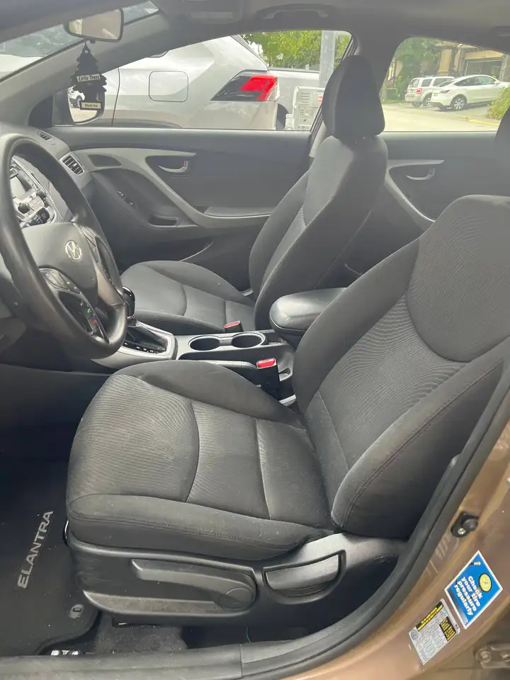 Hyundai ELANTRA снимка Hyundai ELANTRA