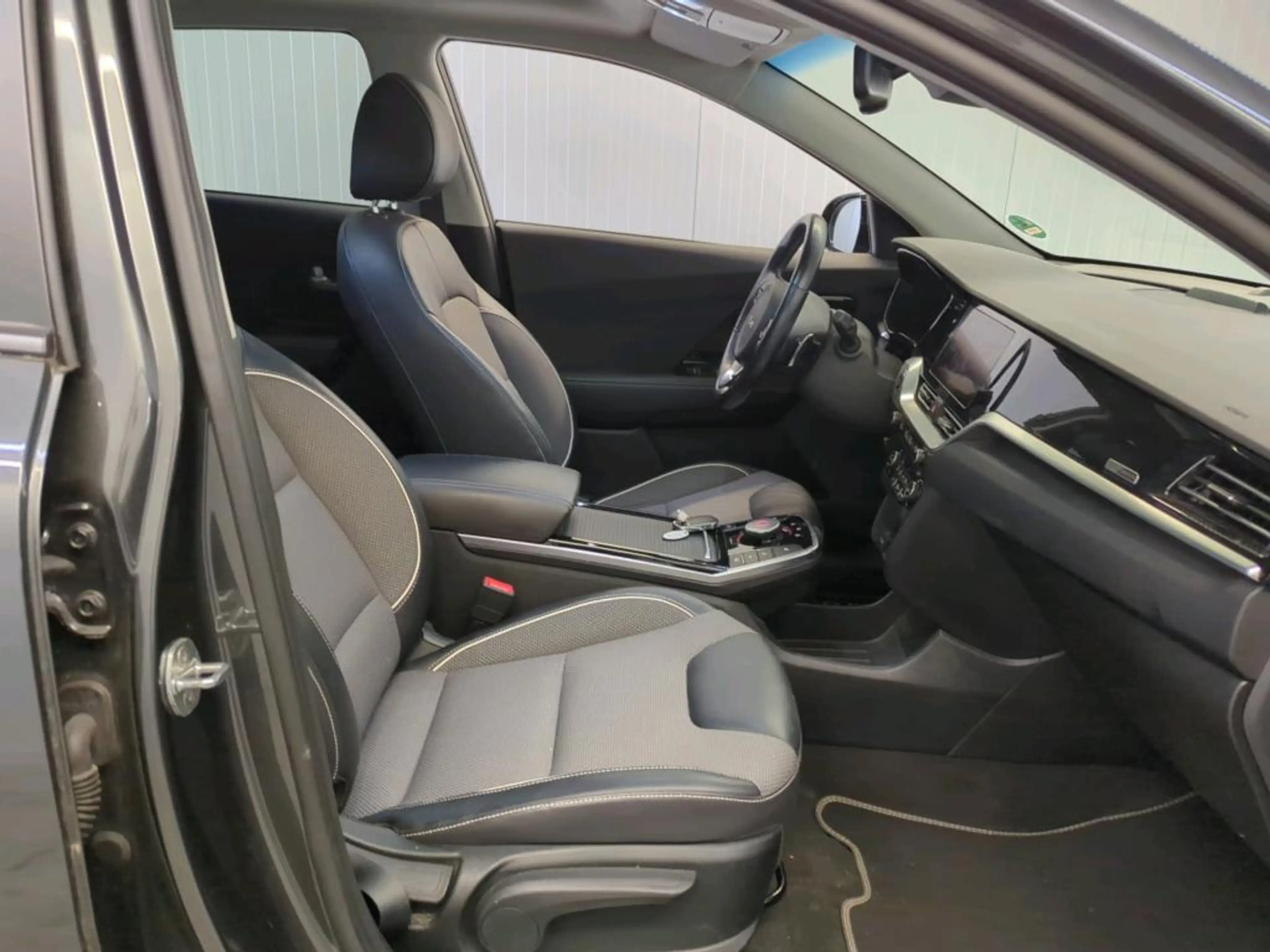 Kia e-Niro DynamicPlusLine 64 kWh | SOH 100% | Trekhaak | War — photo 8