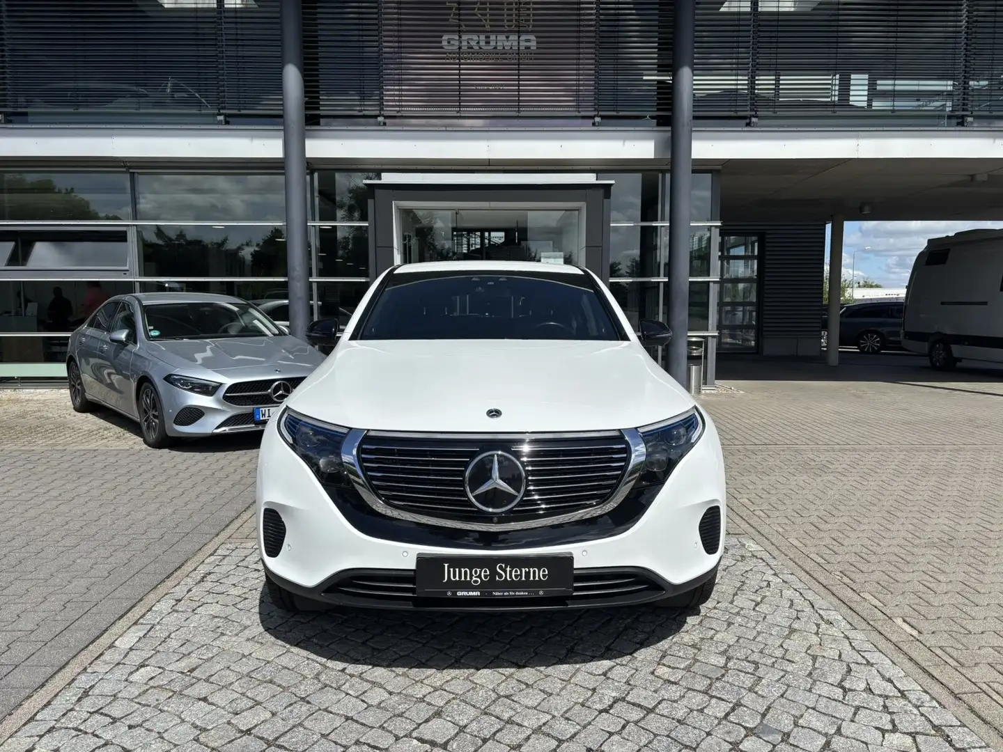 Mercedes-Benz EQC 400 EQC 400 4M AMG-Interieur+AHK+360°+Distr+Multibeam Weiß - 2