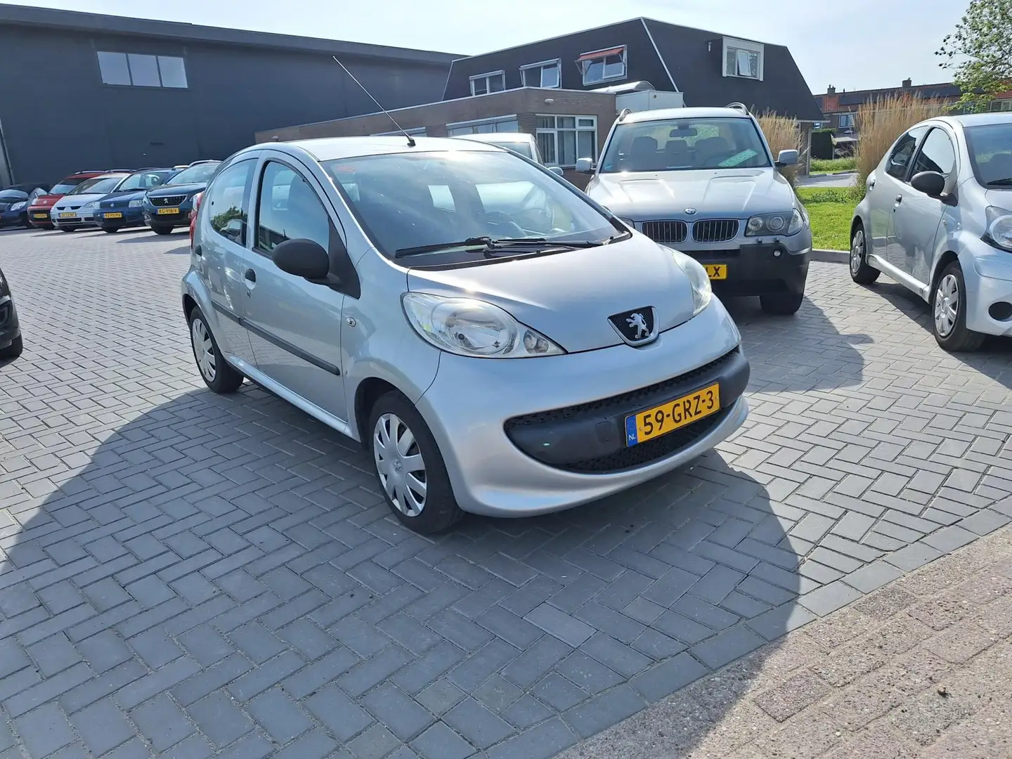 Peugeot 107 1.0-12V XR / Nette auto / APK april 2026 Gris - 2