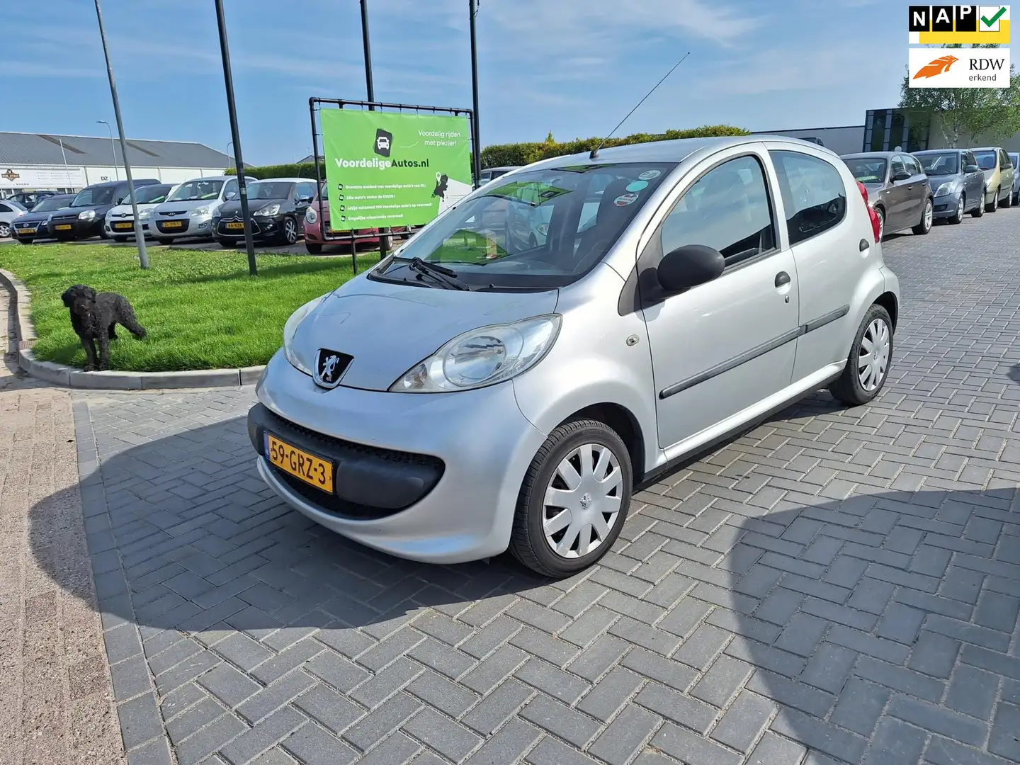 Peugeot 107 1.0-12V XR / Nette auto / APK april 2026 Gris - 1
