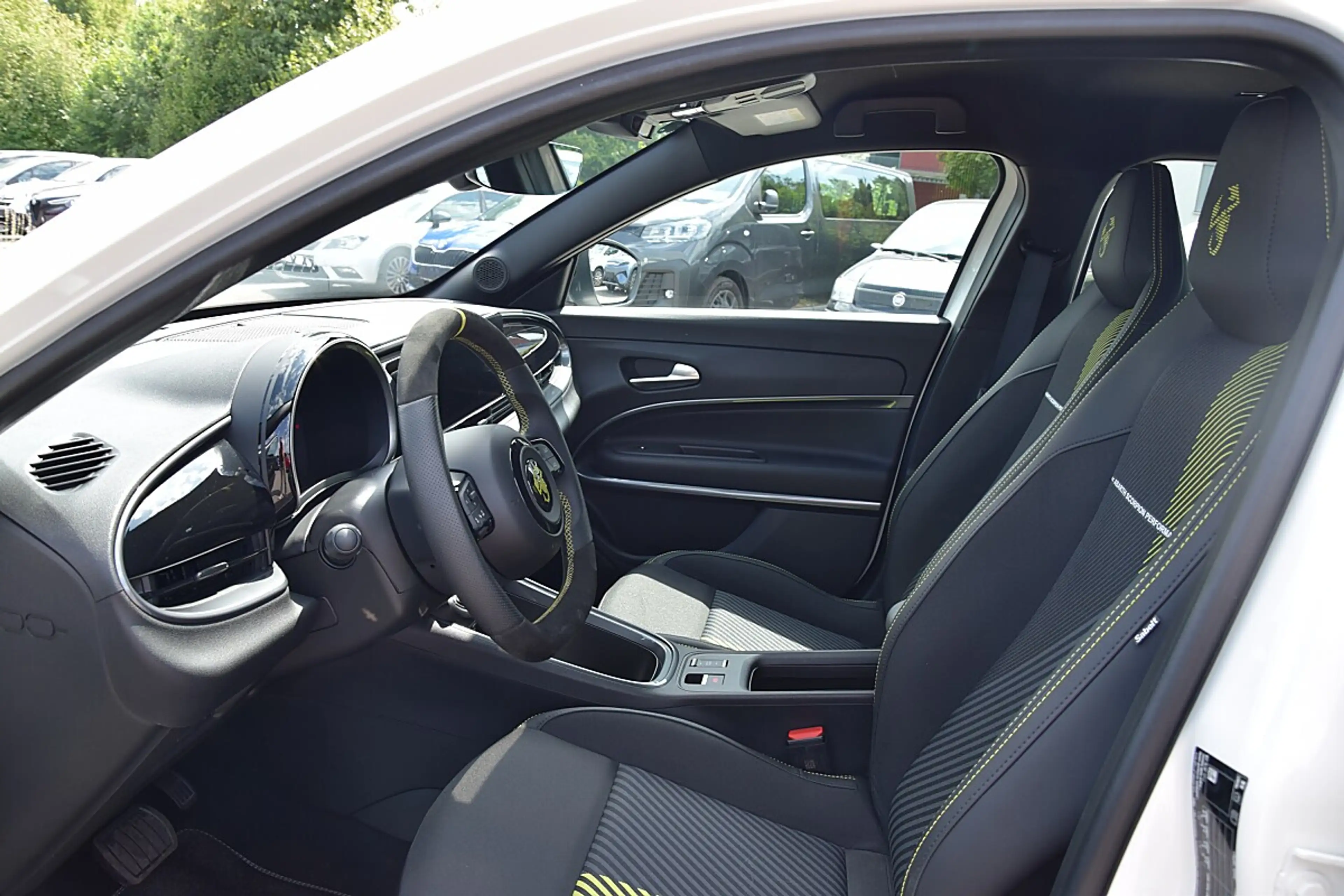 Abarth 600e Turismo — photo 8