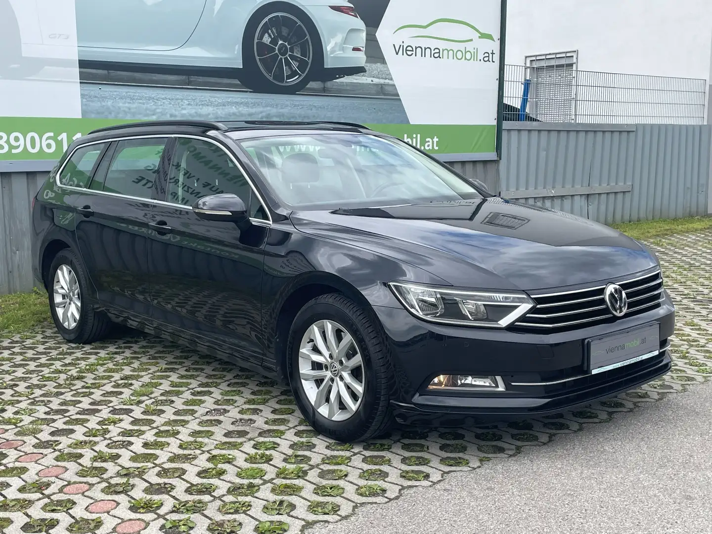 Volkswagen Passat Variant Variant 1,6 TDI * 2.Besitz * VW Servicegepflegt * Schwarz - 1