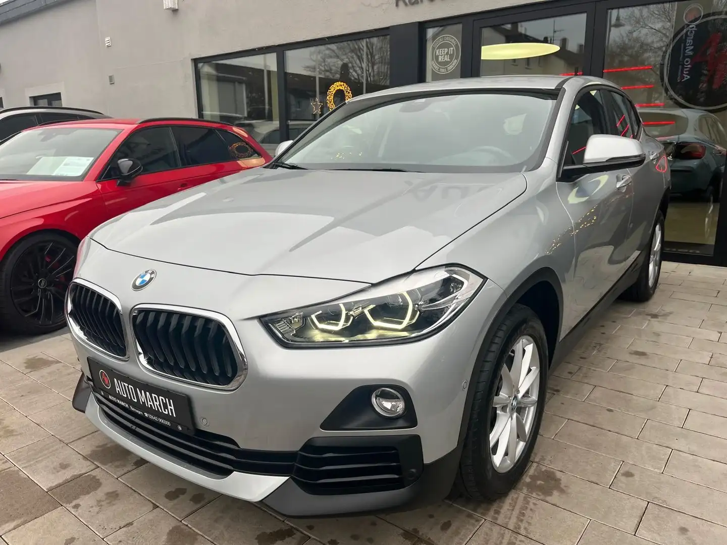 BMW X2 sDrive 20 i Advantage*LED*RFK*Memory*Navi* Silber - 1