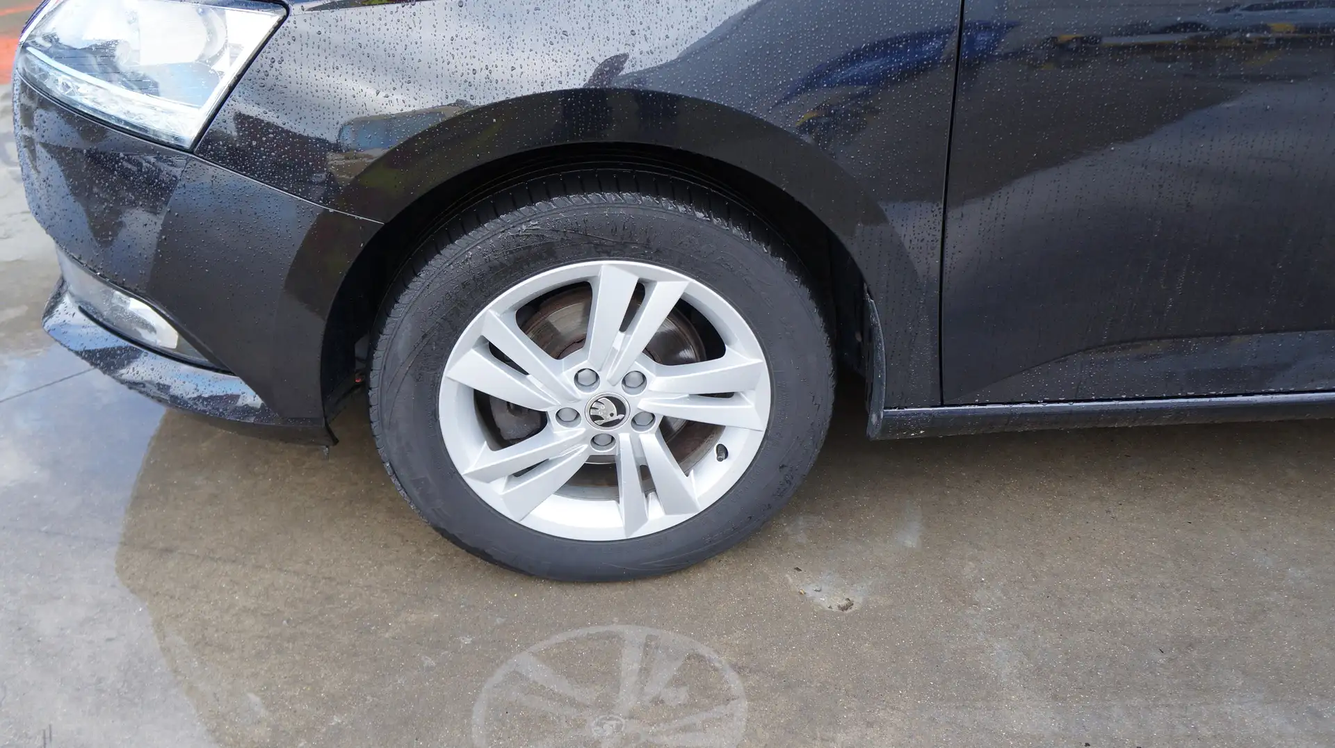 Skoda Fabia 1.0 MPI 60pk Ambition Carplay Camera 12m Garantie Zwart - 2