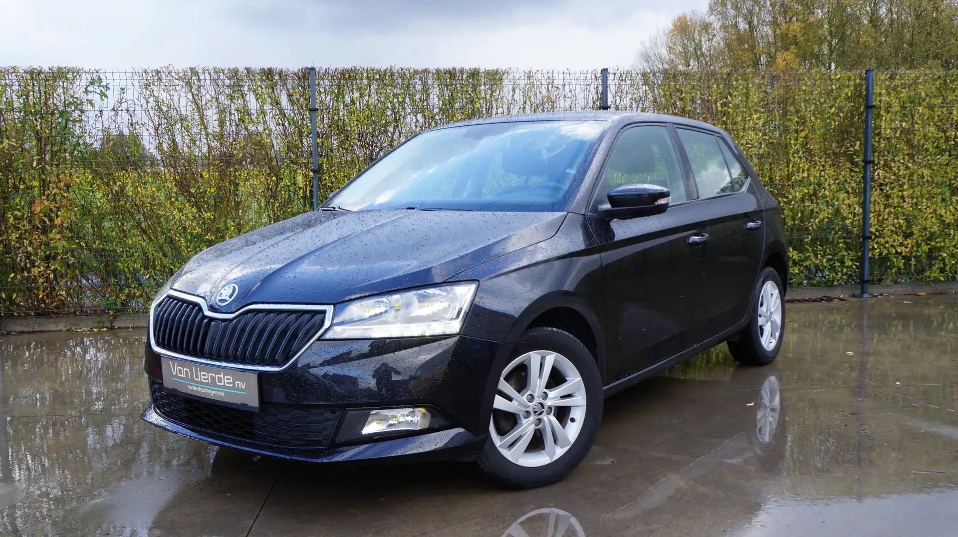 Skoda Fabia 1.0 MPI 60pk Ambition Carplay Camera 12m Garantie Zwart - 1