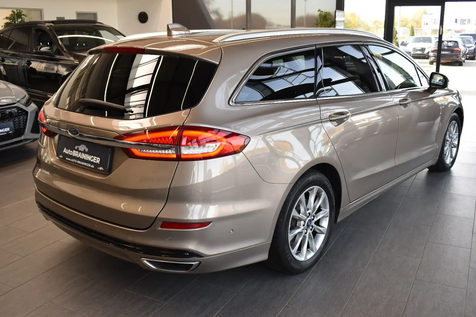 Ford Mondeo Turnier 2.0TDCi Aut. Titanium LED~AHK~ACC Silber - 2