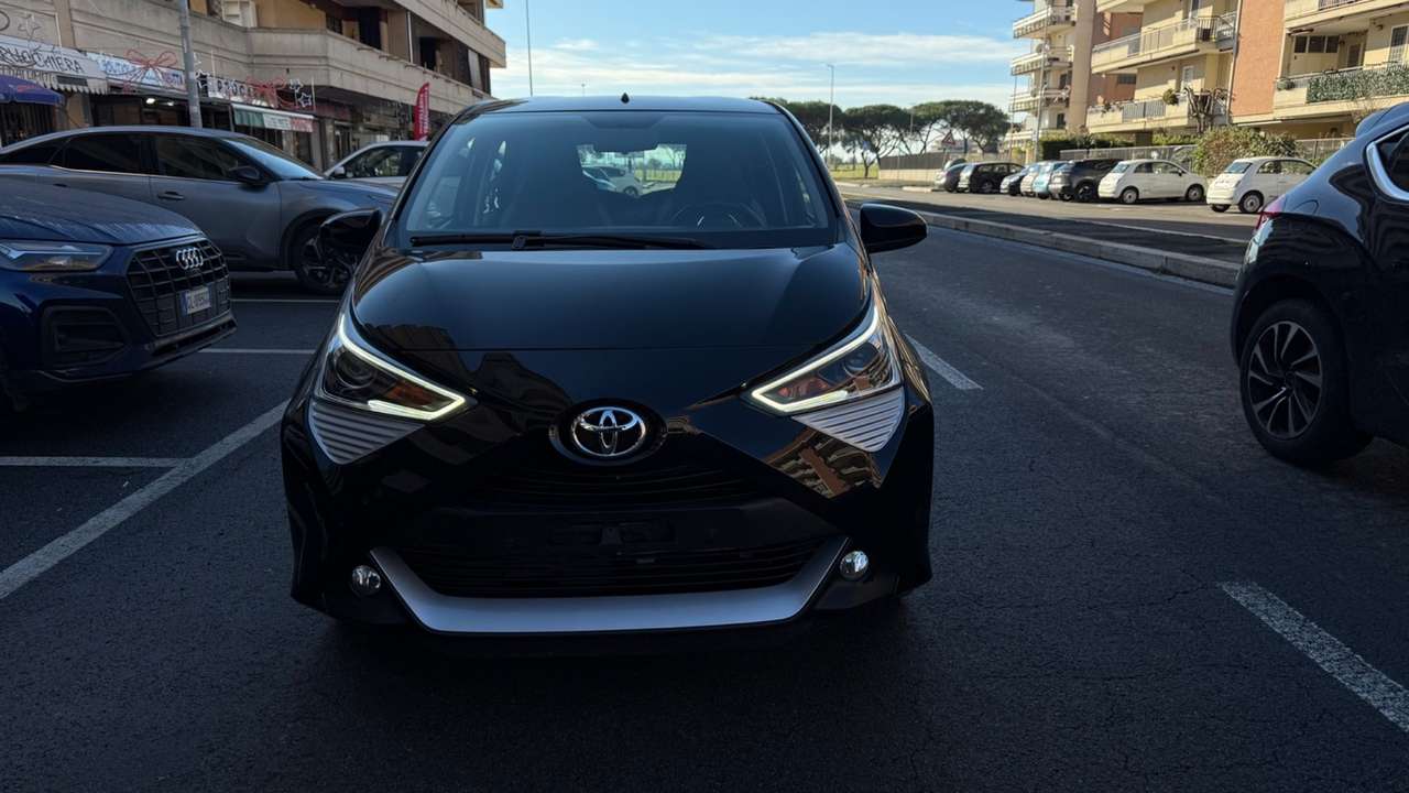 Toyota Aygo Connect 1.0 VVT-i 72 CV 5 porte x-play MMT LED NAV